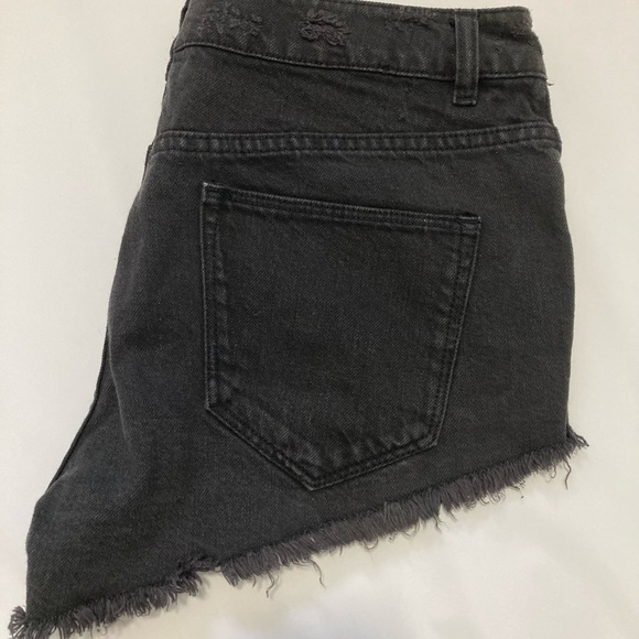 H&M Black Denim Shorts - Size 6 - Picture 2 of 3